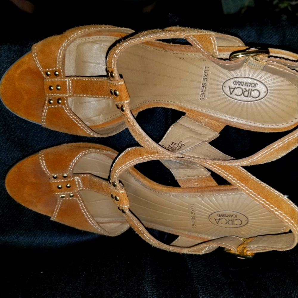 Circa Joan & David Tan Heels Size 10
